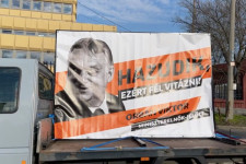 „Hazudik, ezért fél vitázni” – Márki-Zay saját plakátkampánnyal száll bele Orbánba a miniszterelnök-jelölti vita miatt