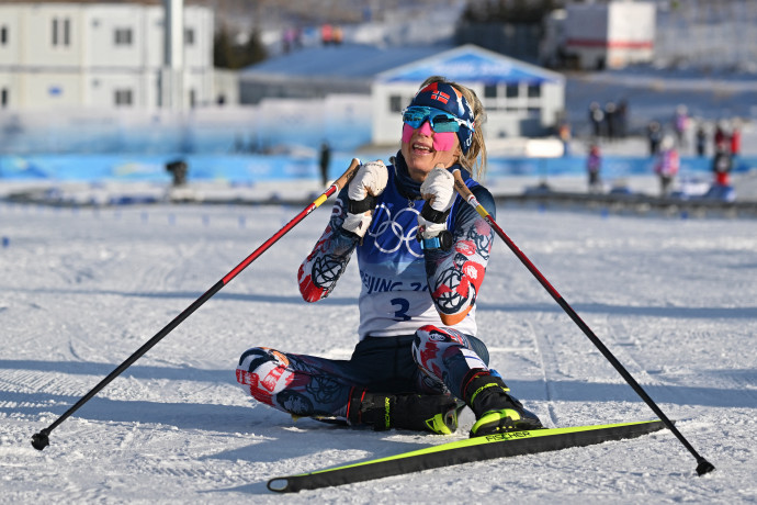 A norvég Therese Johaug nyerte a női síatlont a pekingi téli olimpián, már csak az egyéni arany hiányzott éremgyűjteményéből Fotó: Jewel Samad/AFP 