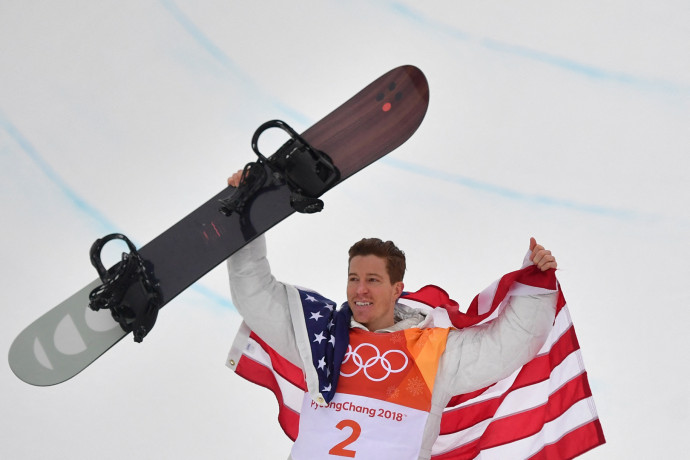 Szerdán keljen korán, ha még látni akarja verseny közben a snowboardlegenda Shaun White-ot