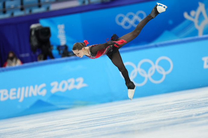 Egy 15 éves műkorcsolyázó csinálta meg az olimpiák történetének első négyfordulatos ugrását a nők között