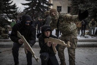 Helyszíni riport: Ukrajna százezer civilt von be a védelmi erőkbe, özönlenek is az önkéntesek