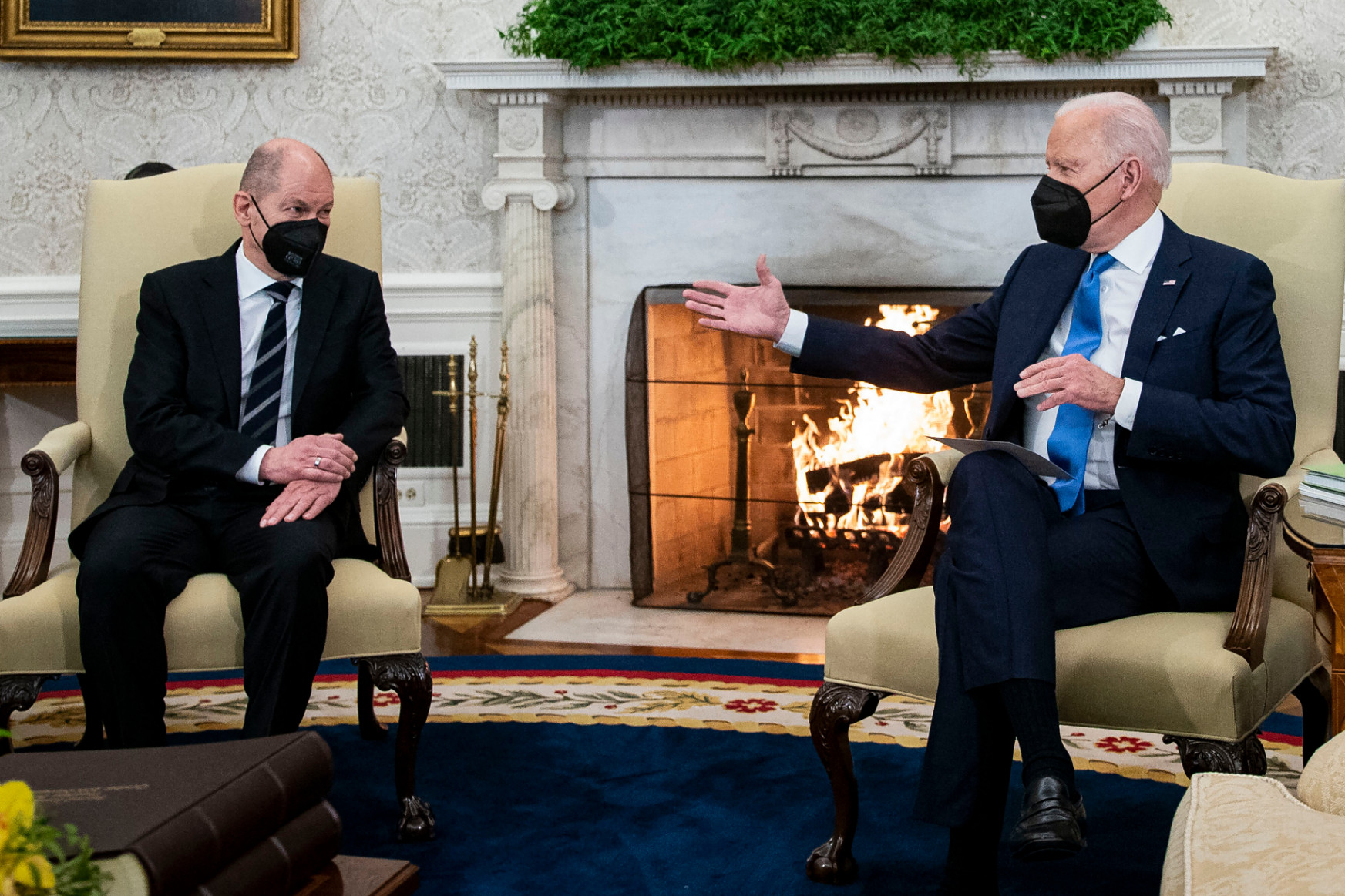 Biden az Északi Áramlat 2 leállítását ígéri, ha Oroszország megszállja Ukrajnát, a német kancellár feltűnően hallgatott erről