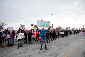 Justin Trudeau az Ottawát megbénító kamionos blokád beszüntetését követeli