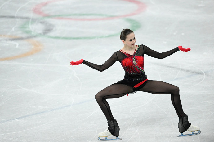 Kamila Valijeva az olimpia csapatversenyében – Fotó: Li Yibo/ Xinhua News Agency.All Rights Reserved