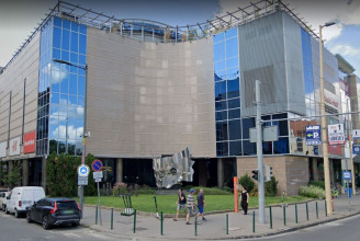 Leesett egy idős nő a Mammut 2. emeletéről és szörnyethalt