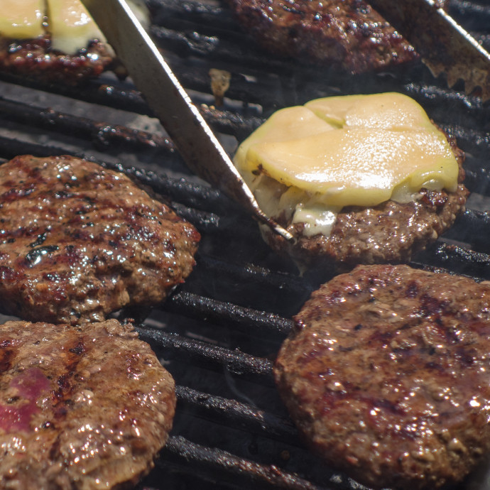 A normál étlap mellett egyre többször van egy drágább is, a Foodpanda-Wolt rendelésekre