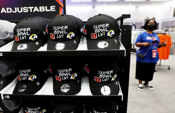 A Super Bowl LVI sapkák egy Los Angeles-i rajongói shopban – Fotó: Mario Tama / Getty Images