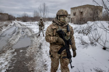 Helyszíni riport: Ott jártunk, ahol az ukrán hadsereg farkasszemet néz a szakadárokkal