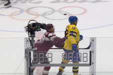 Fociból lopott fejessel parádézott a svéd hokis az olimpián
