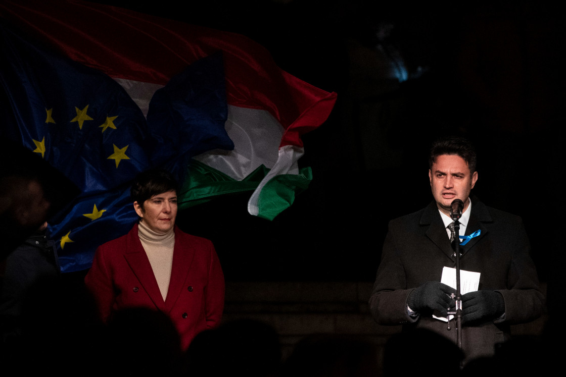 Márki-Zay Péterrel, Dobrev Klárával és rengeteg szelfivel robbant be az ellenzéki kampány Pécsen