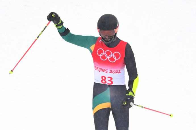 A jamaicai DJ nagyon vigyázott a kapukra a sípályán, nehogy nekimenjen egynek is