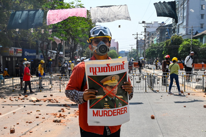 Egy év alatt dzsungelben harcoló partizánok lettek a mianmari tüntetőkből