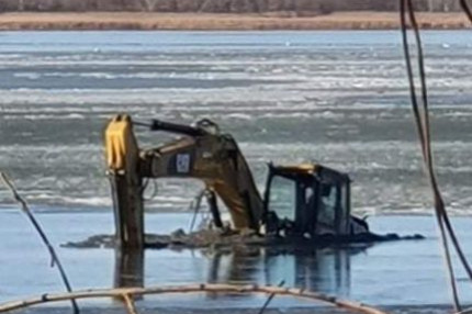 Két napig rostokolt a Tisza-tó mély iszapjában egy markoló