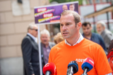 A Fidesz folytatja az aláírásgyűjtést a választókerületekben