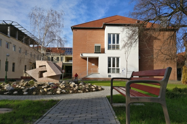 A sok koronavírusos dolgozó miatt felvételi zárlatot rendeltek el a Mohácsi Kórház szülészeti osztályán