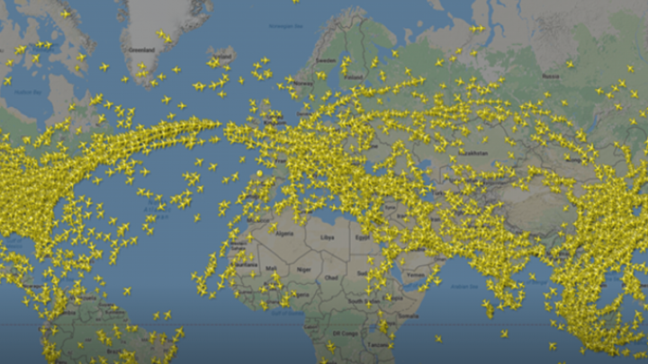 Jól látszik, hogy Ukrajna nagy része felett csekély volt a forgalom 2021. augusztus 24–28 között is – Forrás: Flightradar.com