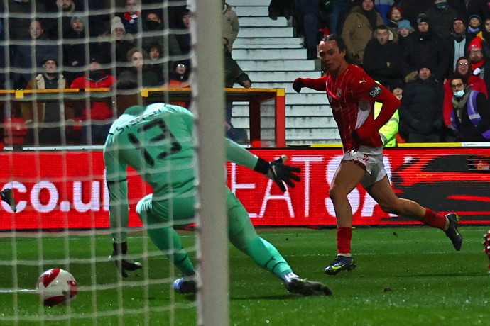 Harry McKirdy gólja a Manchester City ellen 2022. január 7-én. (A Swindon 4-1-gyel esett ki az FA-kupa harmadik fordulójában) – Fotó: ADRIAN DENNIS / AFP