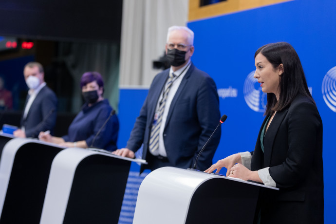 Cseh Katalin felszólalása a szerda délelőtti sajtótájékoztatón Strasbourgban – Fotó: Alain Rolland / Európai Parlament