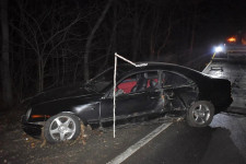 Bedrogozva balesetezett, elvették a jogosítványát, de ahogy kijött a rendőrségről, újra autóba ült. És újra balesetezett