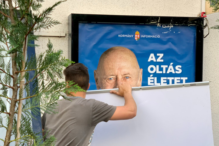 Fact-check: óriási tévedés, hogy senki nem vállalja a felelősséget a vakcinák mellékhatásaiért