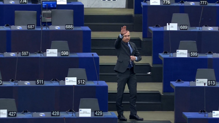 A bolgár szélsőjobboldali képviselő, Angel Dzsambaszki az Európai Parlament üléstermében – Forrás: Európai Parlament