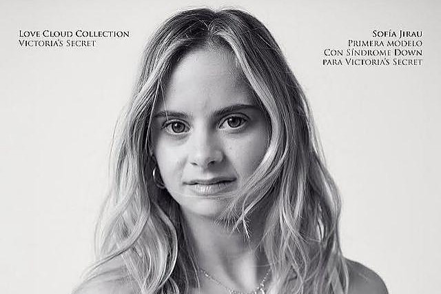 Down-szindrómás nő lett a Victoria's Secret modellje