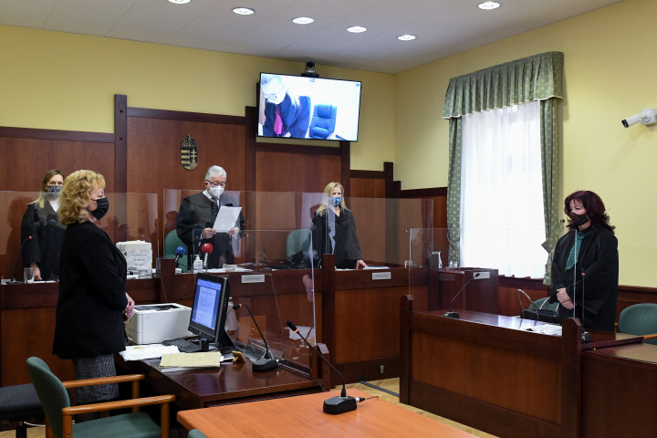 Dr. Hegedűs István bíró kihirdeti az ítéletet a Szegedi Ítélőtábla 2022. február 17-i tárgyalásán – Fotó: Melegh Noémi Napsugár / Telex