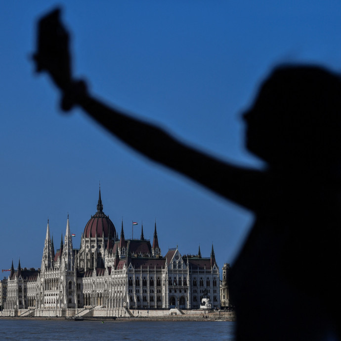 A hibás válságkezelés és a választási költekezés zsákutcájába kerültünk