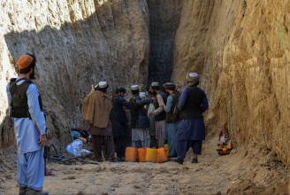 Meghalt a hatéves afgán kisfiú, miután kimentették a kútból