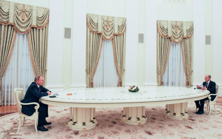 Olaf Scholz Vlagyimir Putyinnal tárgyal Moszkvában 2022. február 15-én – Fotó: Mikhail Klimentyev / TASS / Getty Images