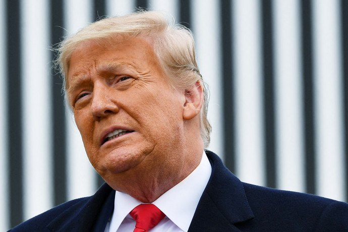 Perelhetik Trumpot a rendőrök a Capitolium ostroma miatt