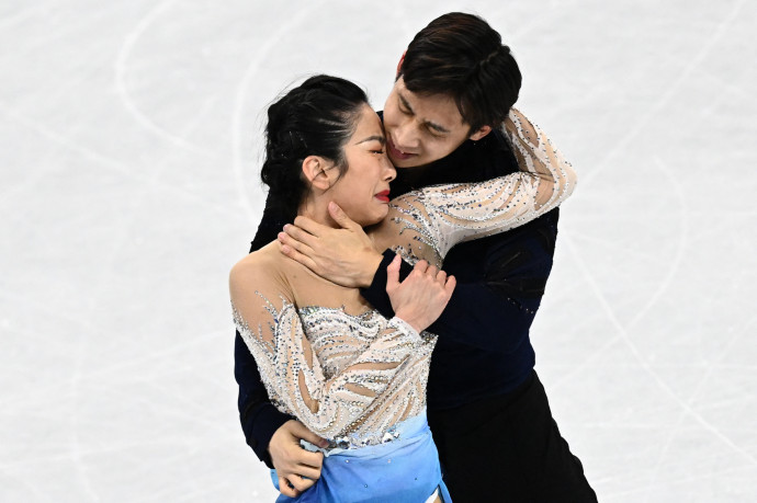 A kínai műkorcsolyapáros minimális különbséggel verte az oroszokat az olimpián