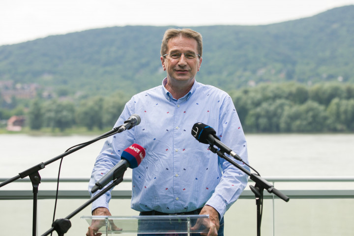 A Fidesz leszavazta a javaslatot, amellyel felfüggeszthették volna Völner Pál végkielégítésének kifizetését