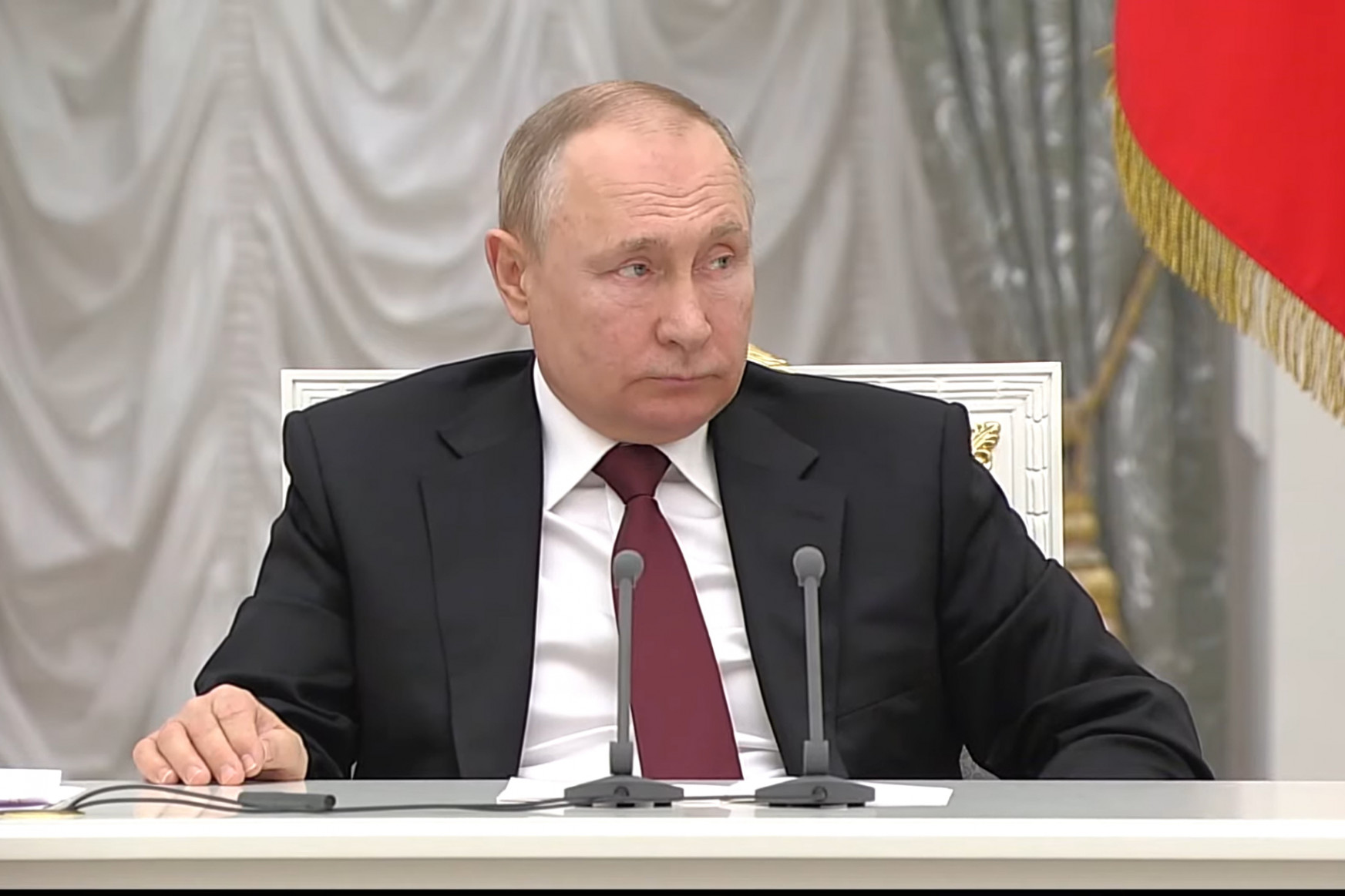 Órákon belül dönt Putyin, hogy elismeri-e a szakadár Donyeck és Luganszk függetlenségét