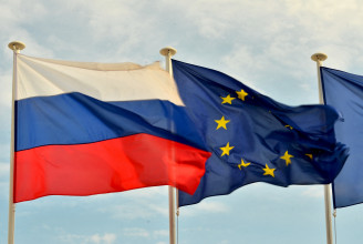 Az EU szankciókat vezet be Oroszországgal szemben, az USA, a NATO és az ENSZ is törvénytelennek nevezi Putyin lépését