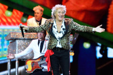 Rod Stewart adott koncertet Bige László születésnapján