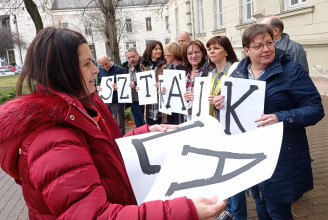 A győri Révai-gimnáziumban is tiltakoznak tanárok, ahol a pedagógus kar elnöke az igazgató