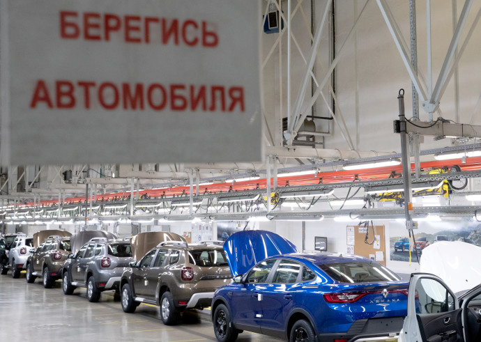 Késztermékraktár a moszkvai Renult-gyárban – Fotó: Stanislav Krasilnikov / TASS / Getty Images