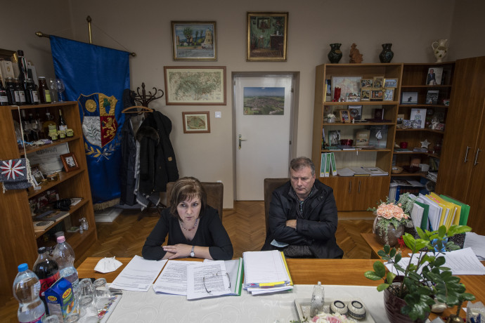 A polgármester kisebbségben van a hétfős képviselő-testületben – Fotó: Bődey János / Telex