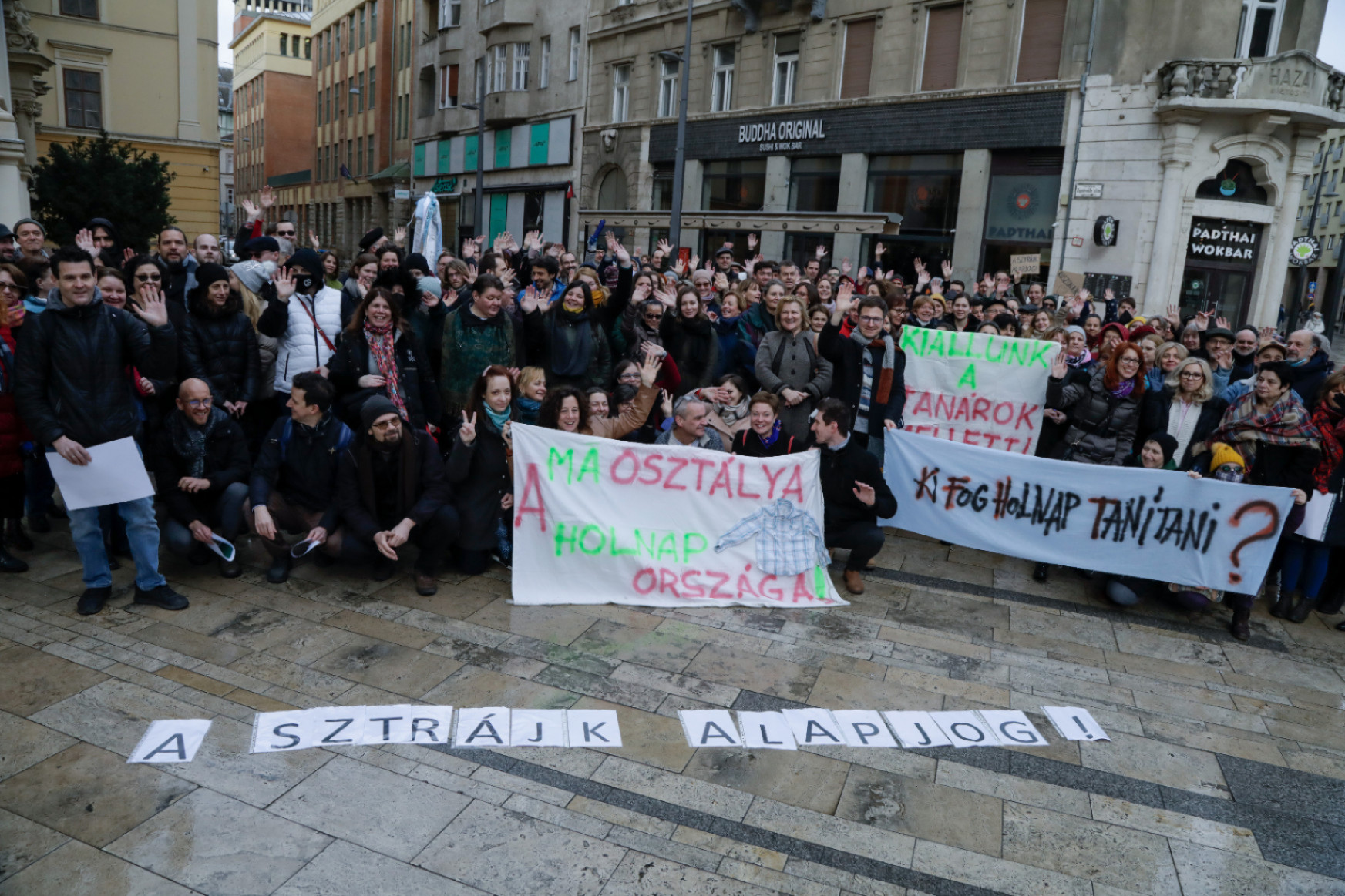 Tovább folytatódik a polgári engedetlenség, több mint hétezer öregdiák is támogatja a tanárokat