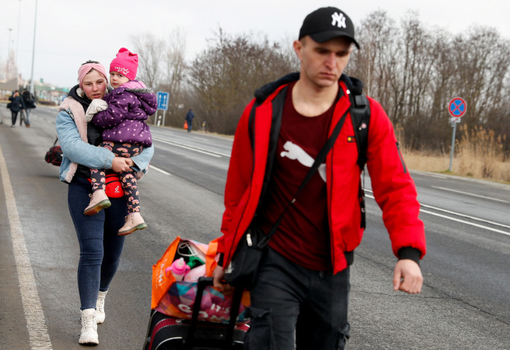 Ukrajnából érkezők Beregsuránynál, az ukrán–magyar határon – Fotó: Szabó Bernadett / Reuters
