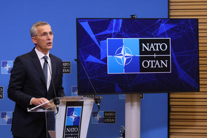 Jens Stoltenberg a brüsszeli sajtótájékoztatón – Fotó: Yves Herman / Reuters