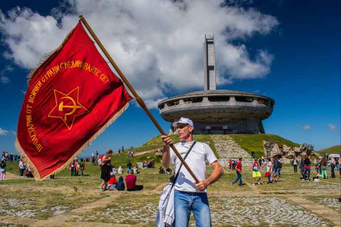 A bolgár kommunista ufó tündöklése, bukása és megmentése