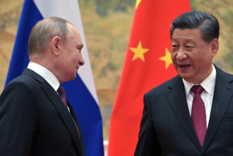 Az orosz támadás óta Kína terel, és élénken figyeli, mit reagál a nyugati világ