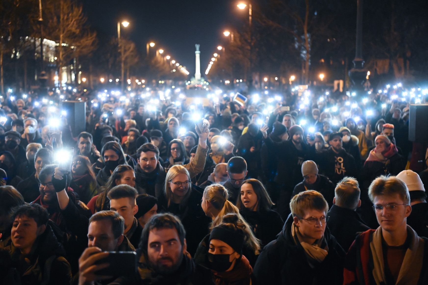Márki-Zay Péter békéért imádkozott többezer tüntetővel az orosz követség előtt