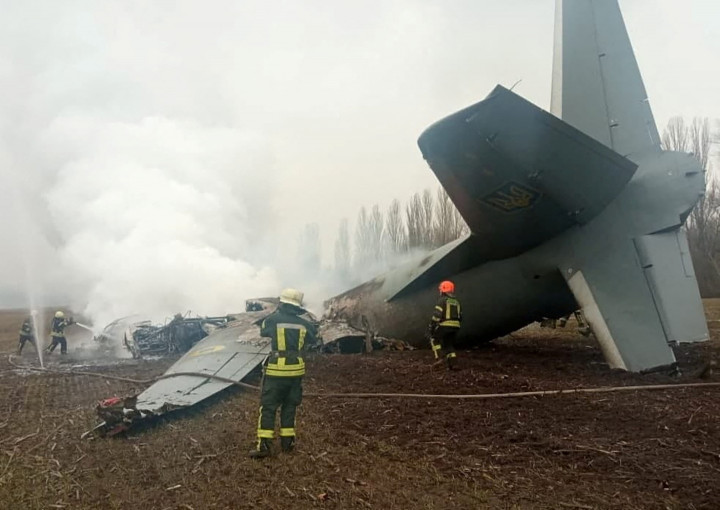 A csütörtökön lezuhant ukrán An-26-os repülőgép – Fotó: STATE EMERGENCY SERVICE / Reuters