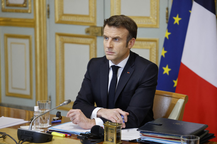 Emmanuel Macron francia elnök a G7-országok virtuális tanácskozásán 2022. február 24-én – Fotó: Ludovic Marin / AFP / POOL
