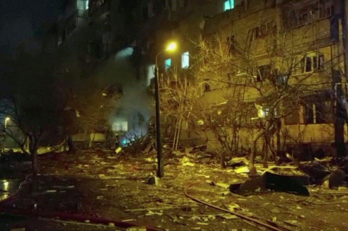Helikopterek, páncélozott járművek, lerombolt híd: összefoglalta az ukrán hadsereg a hajnali támadásokat