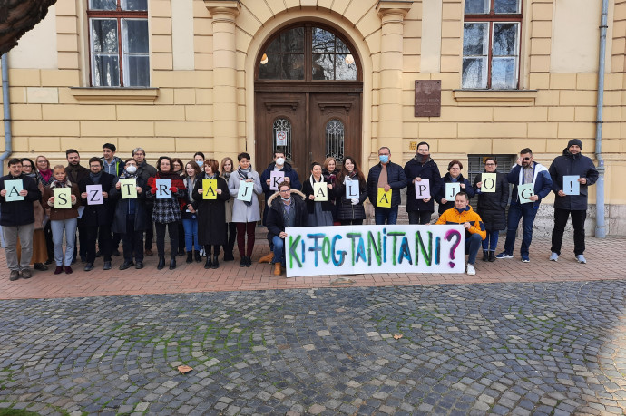 Ma sem állt le a polgári engedetlenség az iskolákban, 19 civil szervezet is támogatja őket