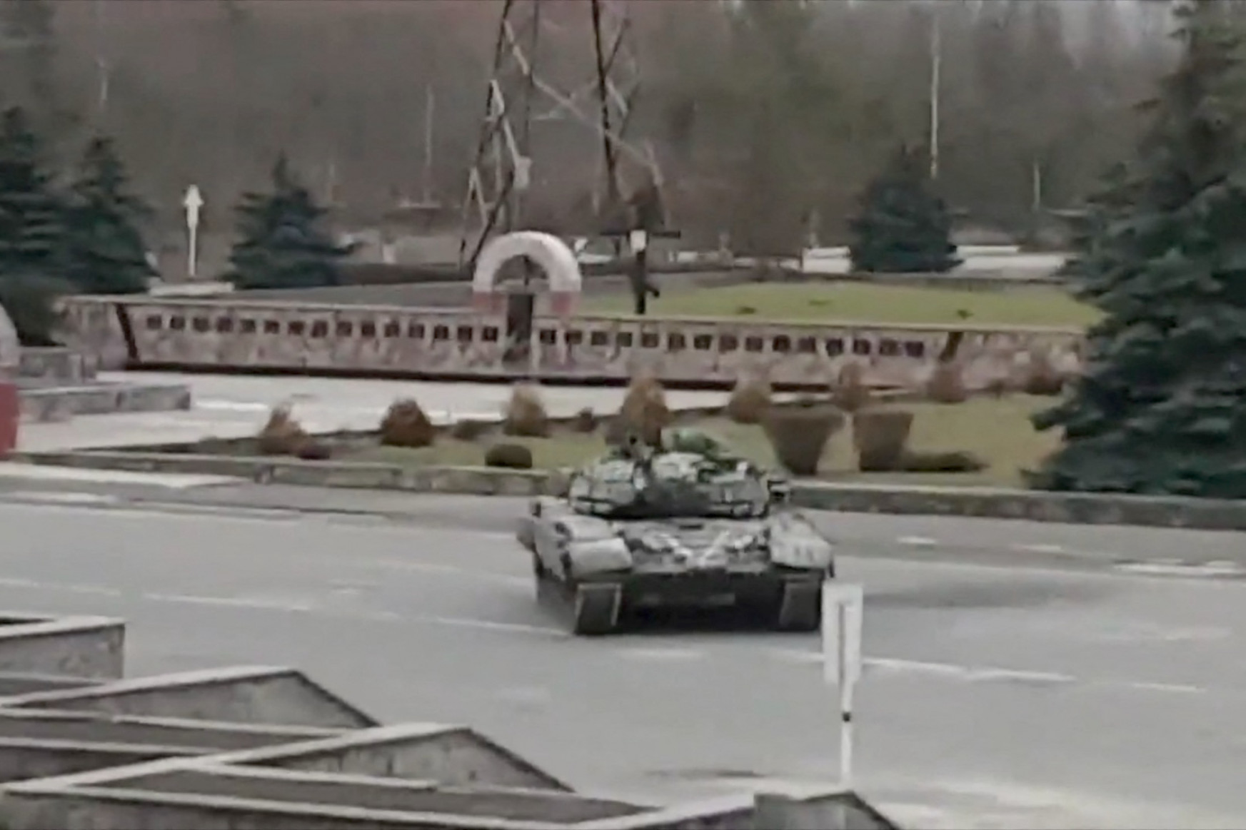 Fact-check: Nem kell pánikolni Csernobil miatt, csak felverték a tankok a radioaktív port